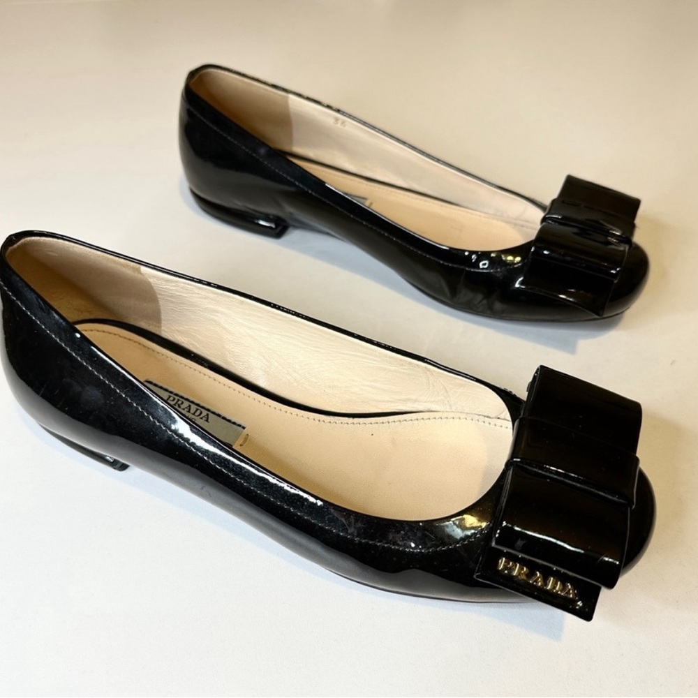 Prada patent leather shoes worn twice. Size 36 excellent condition
